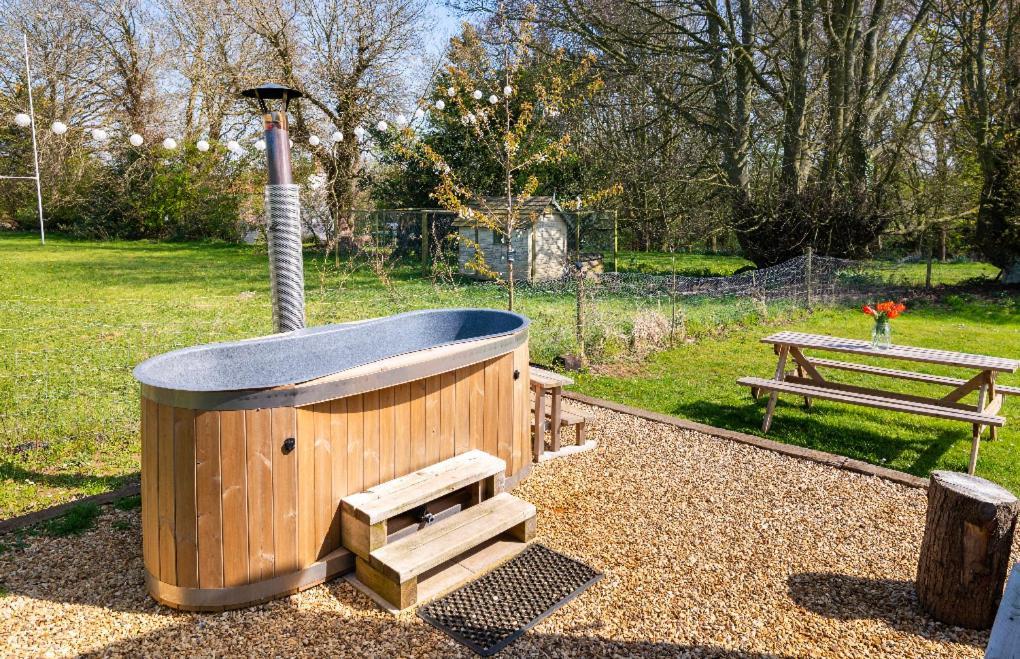 Old King William Shepherd Huts And Private Hot Tubs In North Norfolk Hunworth Ngoại thất bức ảnh